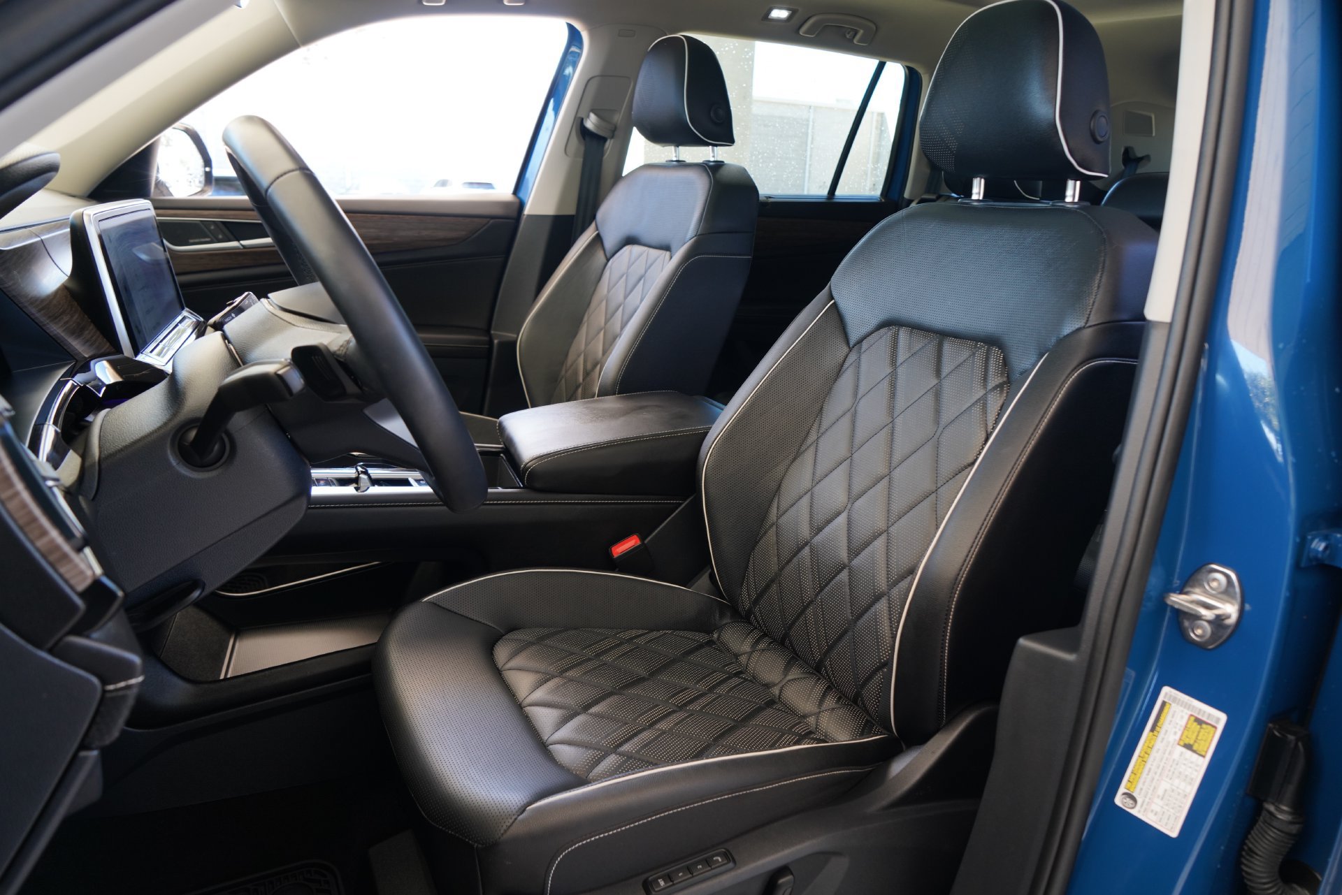 Certified 2025 Volkswagen Atlas SEL Premium R-Line AWD/4WD image 10