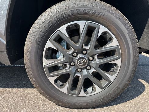 Used 2025 Toyota Tundra Limited image 32