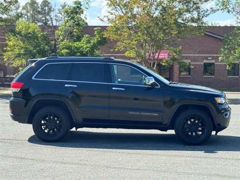 Used 2017 Jeep Grand Cherokee Limited AWD/4WD image 7