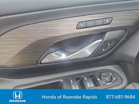 Used 2024 GMC Terrain SLT FWD image 11