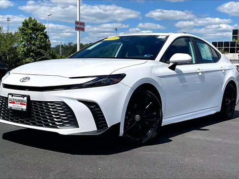 Used 2025 Toyota Camry SE w/ Convenience Package AWD/4WD image 1