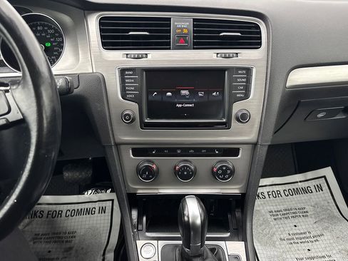 Used 2016 Volkswagen Golf SE image 24