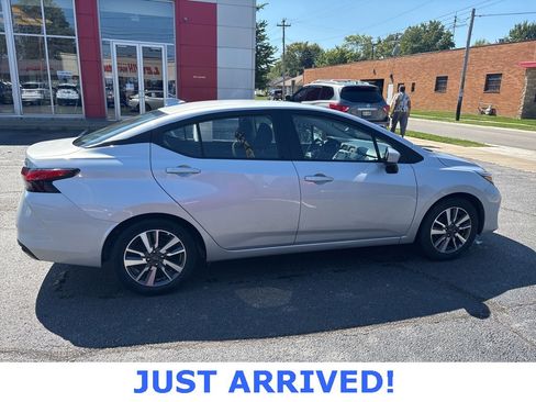 Used 2023 Nissan Versa SV image 8
