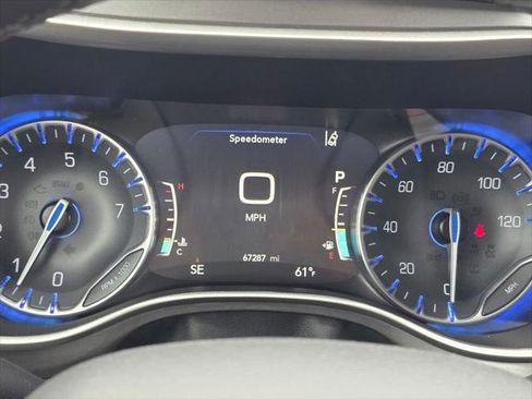 Certified 2023 Chrysler Pacifica Touring-L FWD image 37