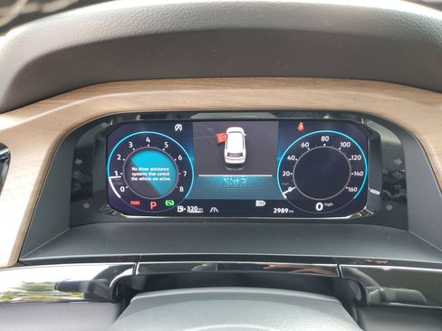 Used 2025 Volkswagen Atlas SE image 32