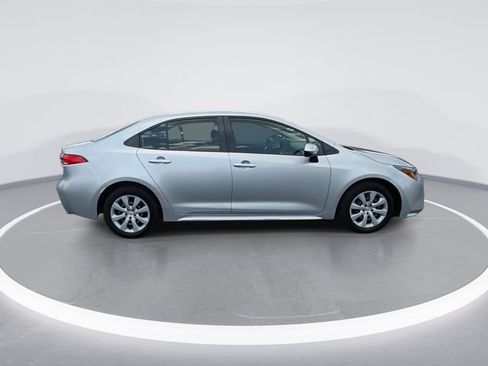 Used 2022 Toyota Corolla LE FWD image 9