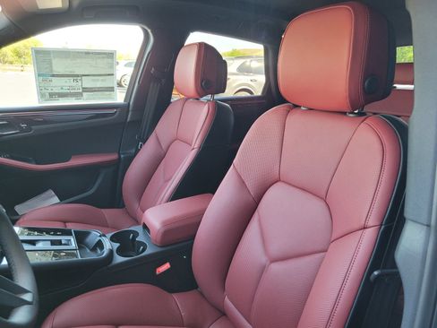 New 2026 Porsche Macan AWD/4WD image 5