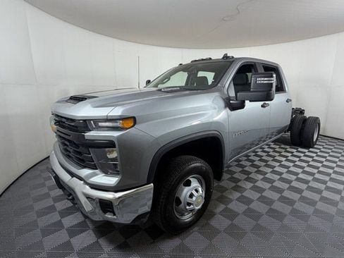 Used 2026 Chevrolet Silverado 3500 W/T w/ WT Convenience Package AWD/4WD image 2