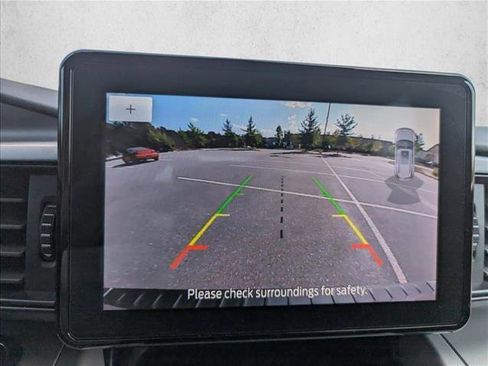 Used 2024 Ford Explorer XLT image 16