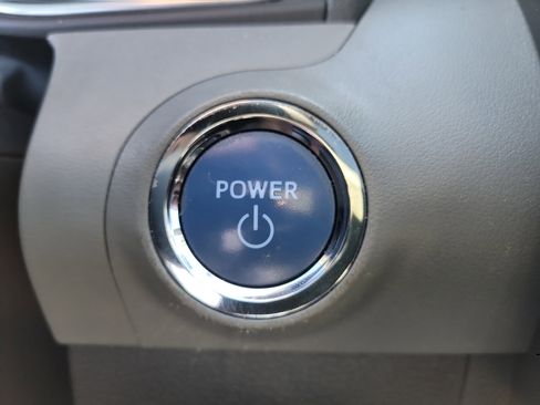 Used 2019 Toyota Avalon XLE image 27