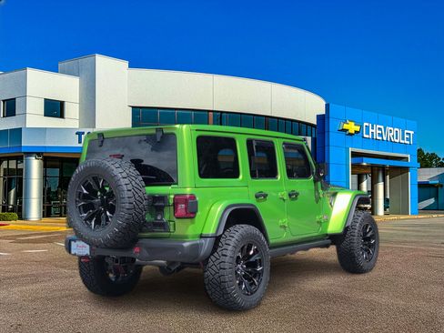 Used 2025 Jeep Wrangler Unlimited Rubicon AWD/4WD image 6
