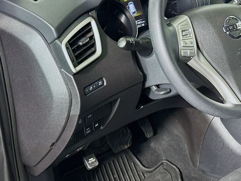 Used 2016 Nissan Rogue S AWD/4WD image 16