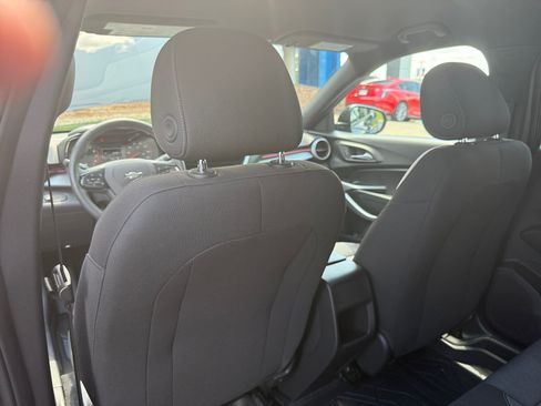 Used 2025 Chevrolet Trax RS w/ Driver Confidence Package FWD image 18