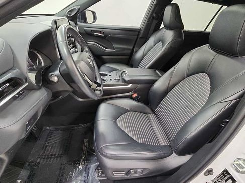 Used 2022 Toyota Highlander XSE AWD/4WD image 13