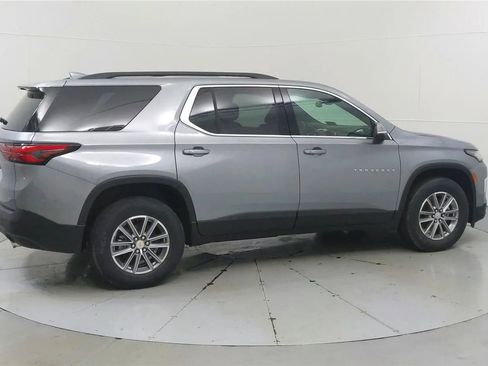 Used 2023 Chevrolet Traverse LT FWD image 7