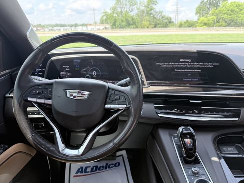 Used 2022 Cadillac Escalade ESV Premium Luxury w/ Performance Package AWD/4WD image 11