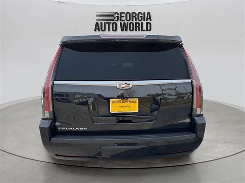 Used 2018 Cadillac Escalade Platinum image 15
