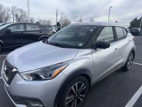 Used 2019 Nissan Kicks SR image 2