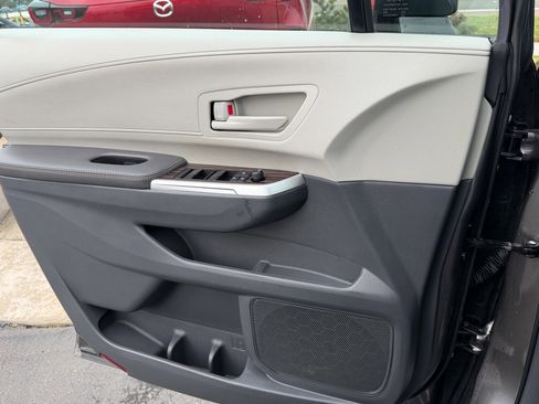 Used 2024 Toyota Sienna LE image 11