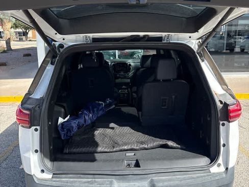Used 2022 Chevrolet Traverse RS FWD image 5