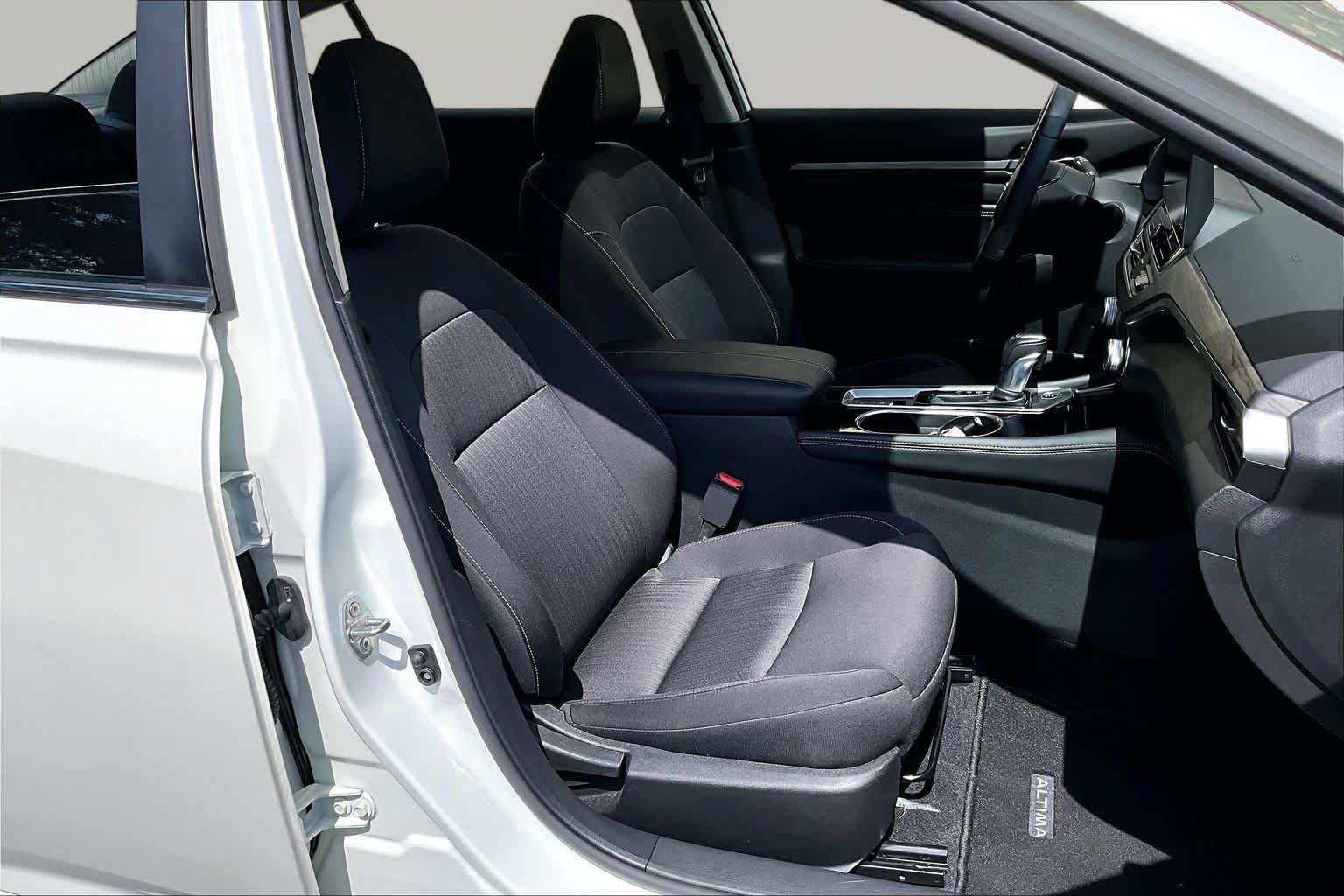 Used 2023 Nissan Altima 2.5 SV w/ SV Premium Package AWD/4WD image 9