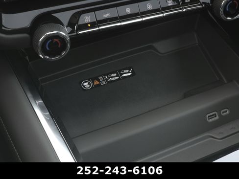 Used 2025 Chevrolet Suburban Z71 w/ Z71 Off-Road Package AWD/4WD image 16