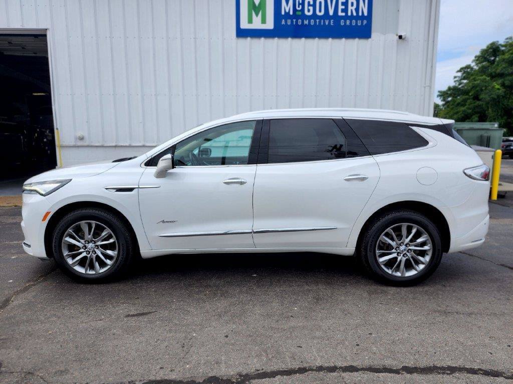 Used 2024 Buick Enclave Avenir w/ Avenir Technology Package AWD/4WD image 2