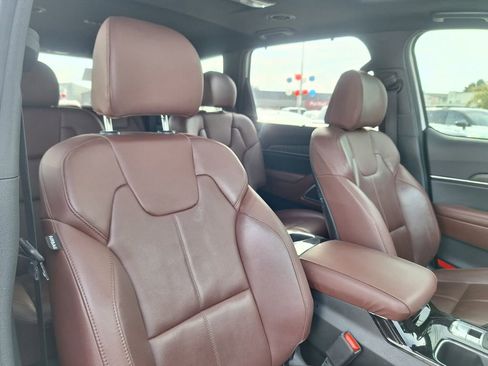 Used 2024 Kia Telluride EX w/ EX Captain's Chair Package image 26