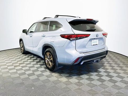 Certified 2023 Toyota Highlander Bronze Edition image 6
