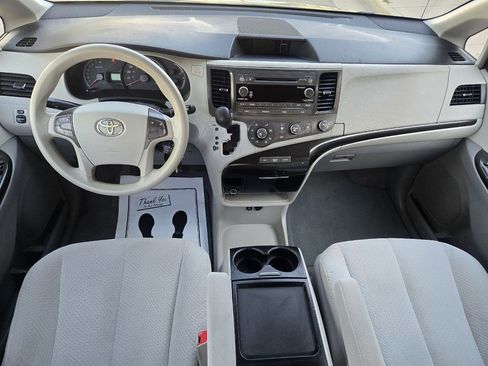 Used 2011 Toyota Sienna LE w/ Towing Pkg FWD image 9