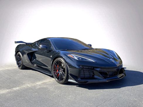 Used 2025 Chevrolet Corvette Z06 w/ Z07 Performance Package image 2