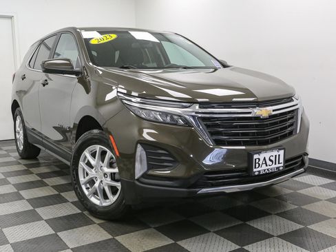 Used 2023 Chevrolet Equinox LT image 2