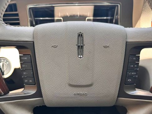 Used 2014 Lincoln Navigator 2WD image 17