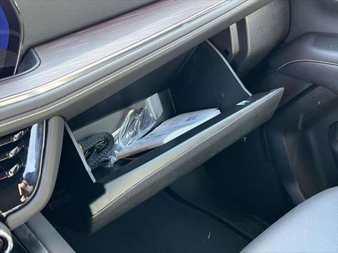 Used 2025 Chevrolet Suburban Premier image 32