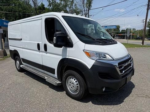 Used 2025 RAM ProMaster 2500 w/ U-Haul Equipment Group FWD image 8