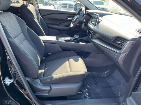 Used 2024 Nissan Rogue SV FWD image 33
