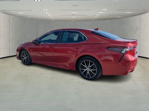 Used 2021 Toyota Camry SE image 5