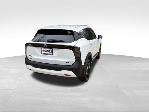 Used 2025 Nissan Kicks SR FWD image 9