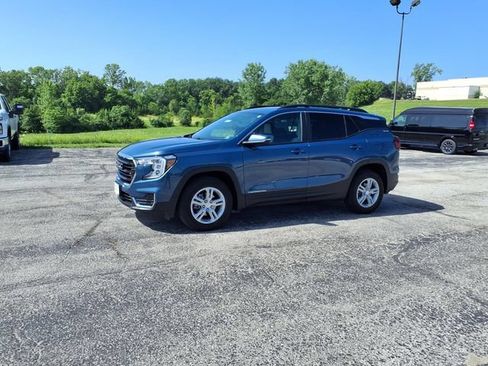 Used 2024 GMC Terrain SLE w/ Driver Convenience Package AWD/4WD image 42