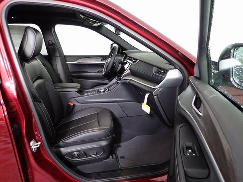 New 2025 Jeep Grand Cherokee L Limited image 34