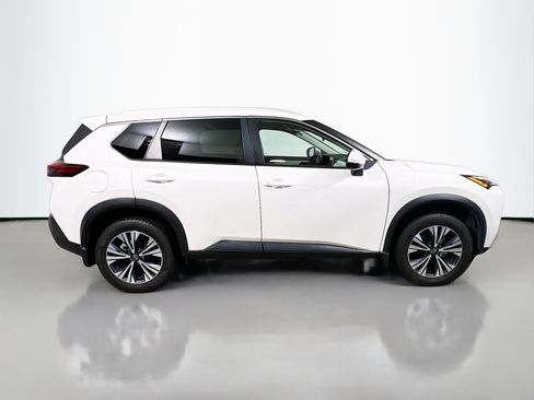 Used 2022 Nissan Rogue SV w/ SV Premium Package image 3