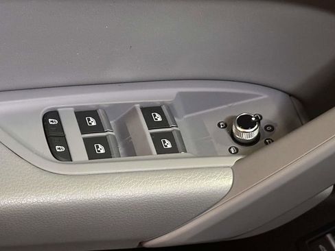 Used 2023 Audi Q5 2.0T Premium w/ Convenience Package image 12