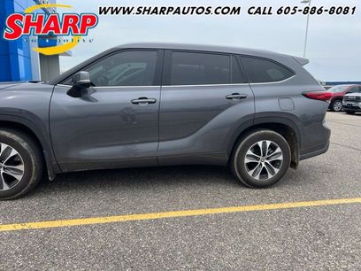 Used 2022 Toyota Highlander XLE