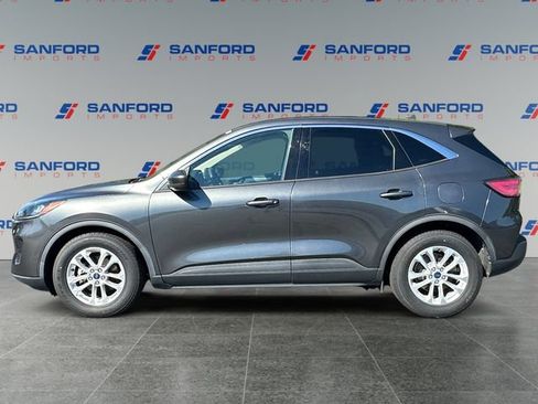 Used 2020 Ford Escape SE FWD image 2