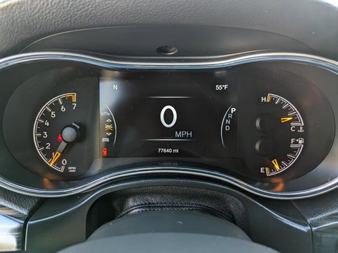 Used 2019 Jeep Grand Cherokee Limited AWD/4WD image 18