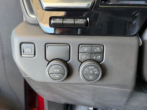 Used 2026 Chevrolet Silverado 1500 High Country RWD image 19