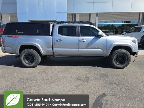 Used 2022 Toyota Tacoma TRD Sport w/ Technology Package AWD/4WD image 5