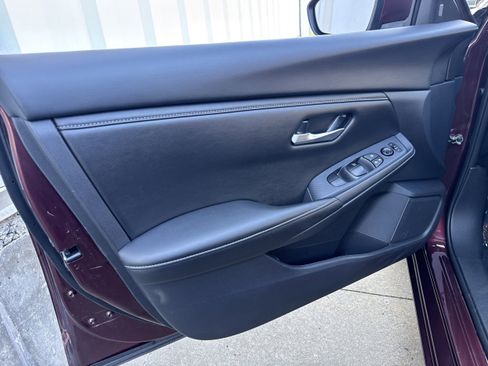 Used 2025 Nissan Sentra SV image 6