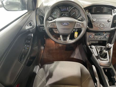 Certified 2018 Ford Focus SE FWD image 15