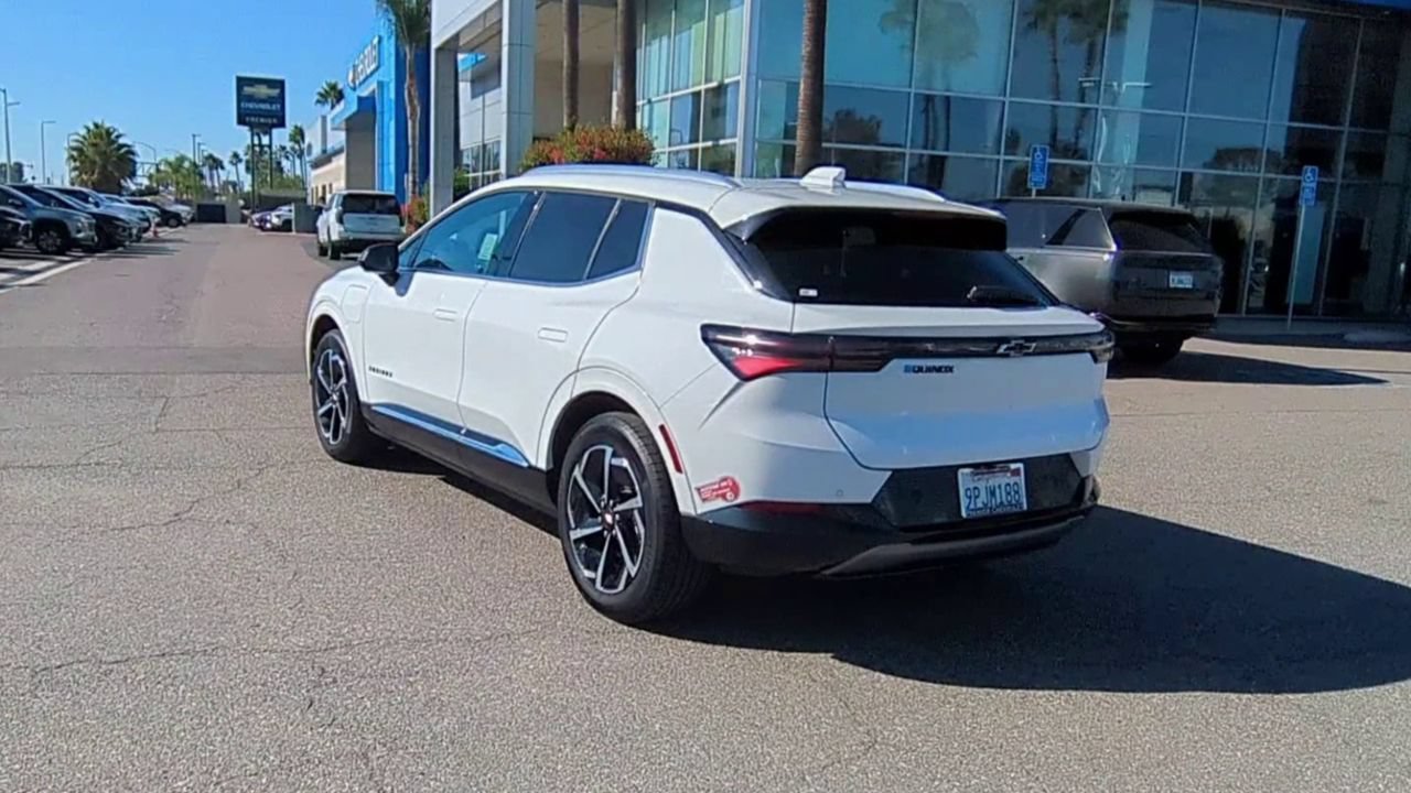Used 2024 Chevrolet Equinox EV LT w/ LPO, Blackout Package FWD image 6
